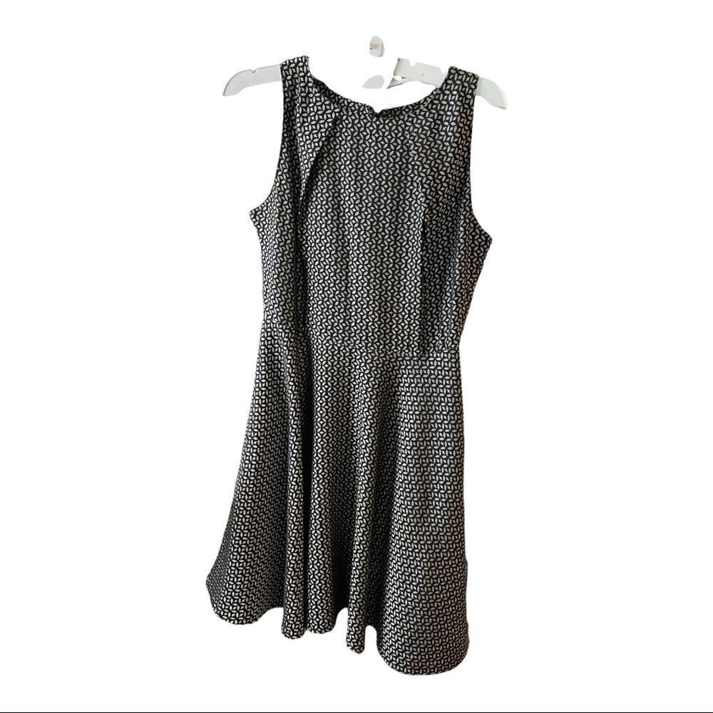 ‎GEOMETRIC SLEEVELESS DRESS - Picture 2 of 8